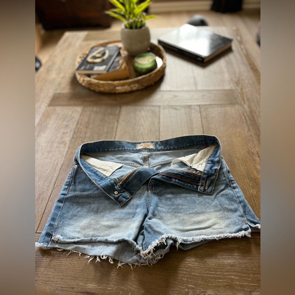 Madewell 28 light wash high waist cut off denim shorts